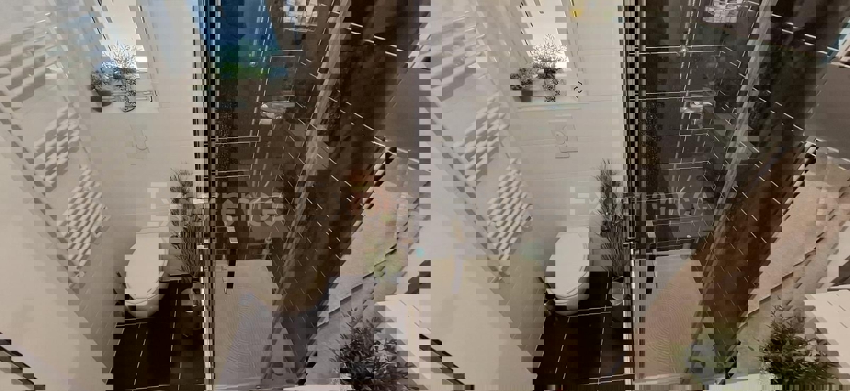 ISTRIA, Funtana - moderno appartamento con giardino vicino al mare!