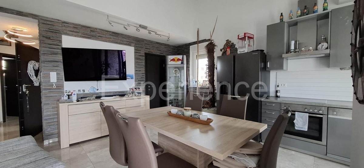 ISTRIA, Funtana - moderno appartamento con giardino vicino al mare!