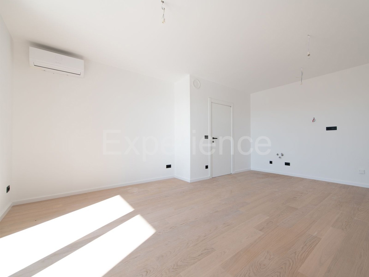 ISTRIA, Umago - appartamento con garage, 2. piano, ASCENSORE!