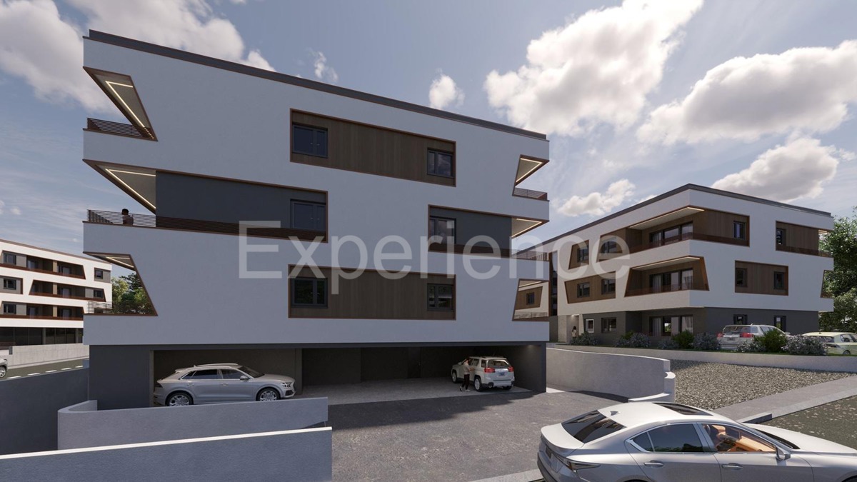 ISTRIA, Parenzo – cca. 1.300 m dal mare, appartamento al 2. piano dell'edificio, ASCENSORE