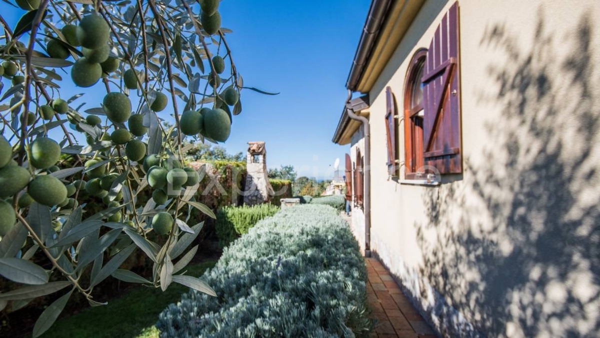 Nelle vicinanze di Parenzo - affascinante casa a un piano con VISTA MARE!