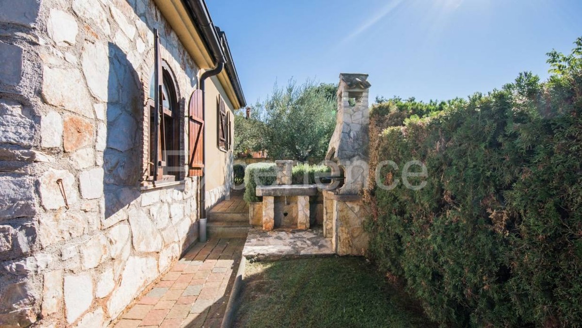 Nelle vicinanze di Parenzo - affascinante casa a un piano con VISTA MARE!