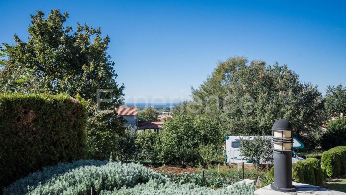 Nelle vicinanze di Parenzo - affascinante casa a un piano con VISTA MARE!