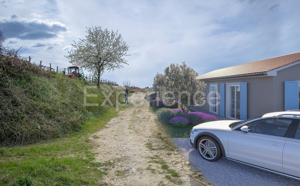 Villa in posizione unica con vista su vigneti e uliveti, ai margini del'area edificabile