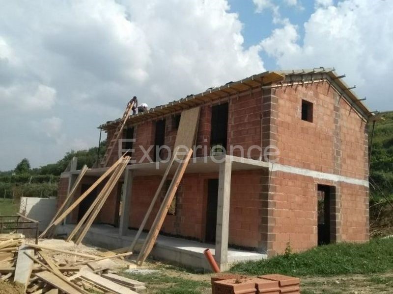 Buje, casa in costruzione con piscina, vista e 3 camere