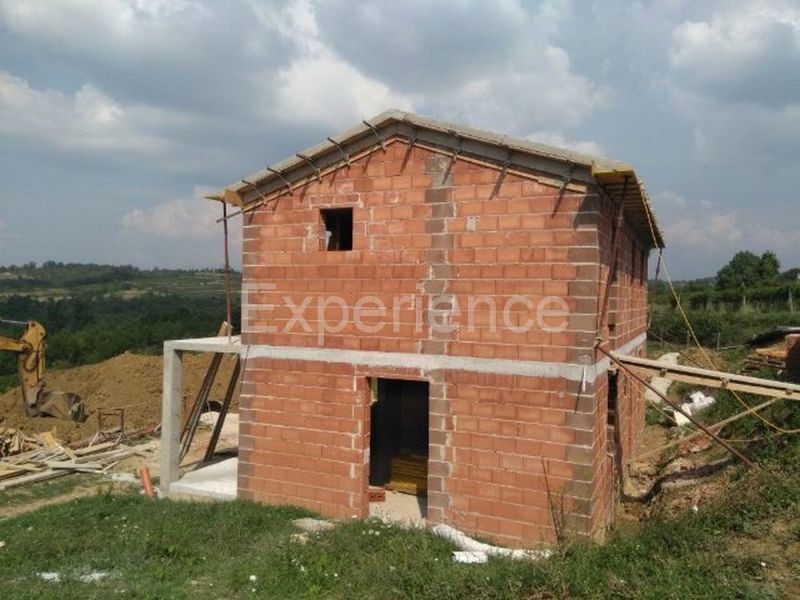 Buje, casa in costruzione con piscina, vista e 3 camere