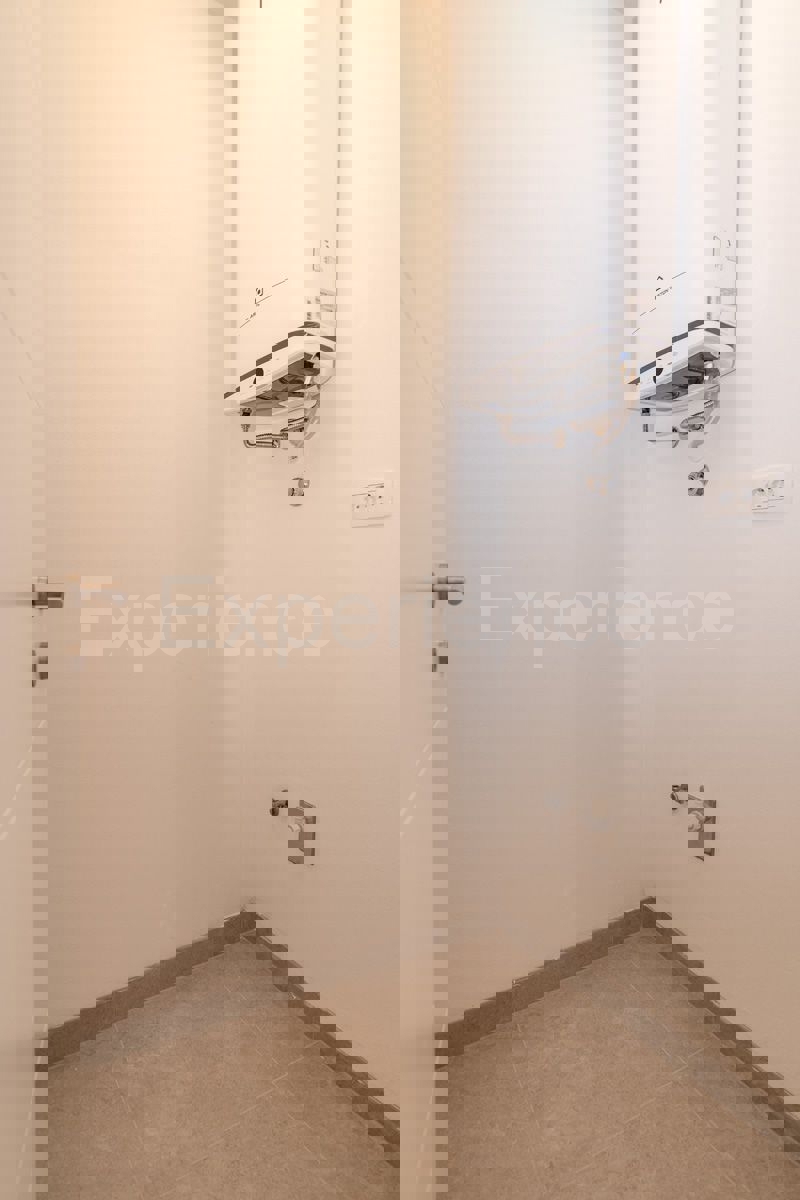 Vabriga - appartamento in un nuovo edificio, 1. piano, ASCENSORE!