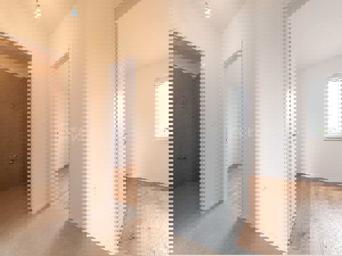 Vabriga - appartamento in un nuovo edificio, 1. piano, ASCENSORE!