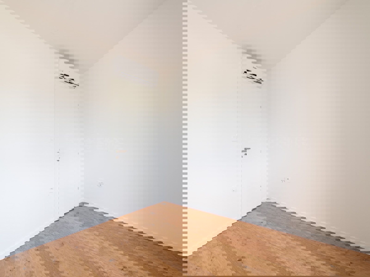 Vabriga - appartamento in un nuovo edificio, 1. piano, ASCENSORE!