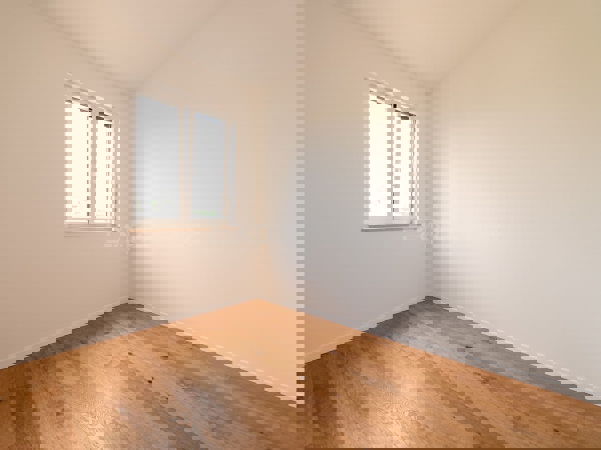 Vabriga - appartamento in un nuovo edificio, 1. piano, ASCENSORE!