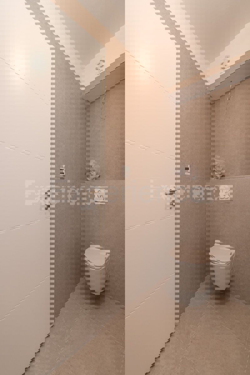 Vabriga - appartamento in un nuovo edificio, 1. piano, ASCENSORE!