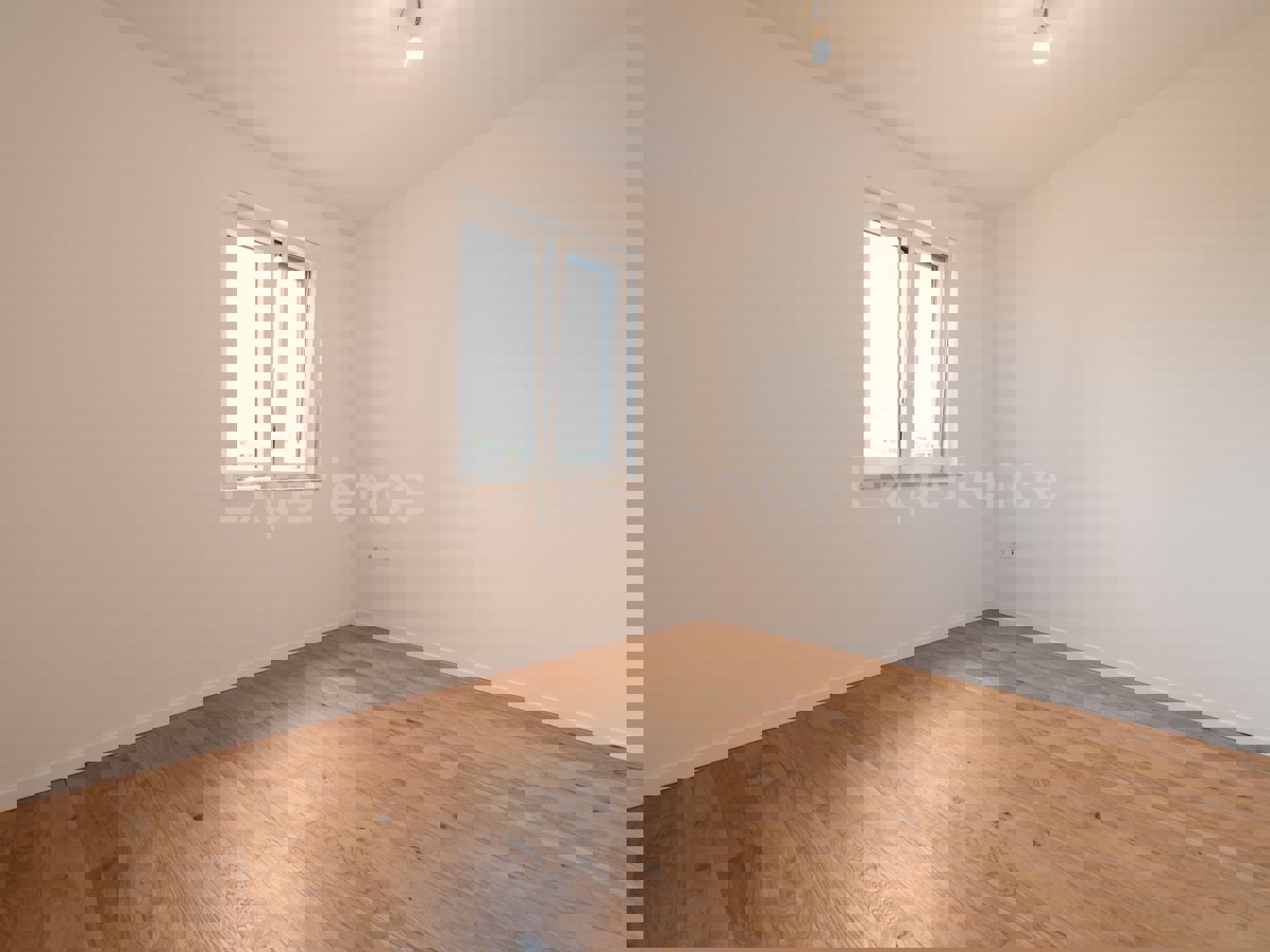 Vabriga - appartamento in un nuovo edificio, 1. piano, ASCENSORE!