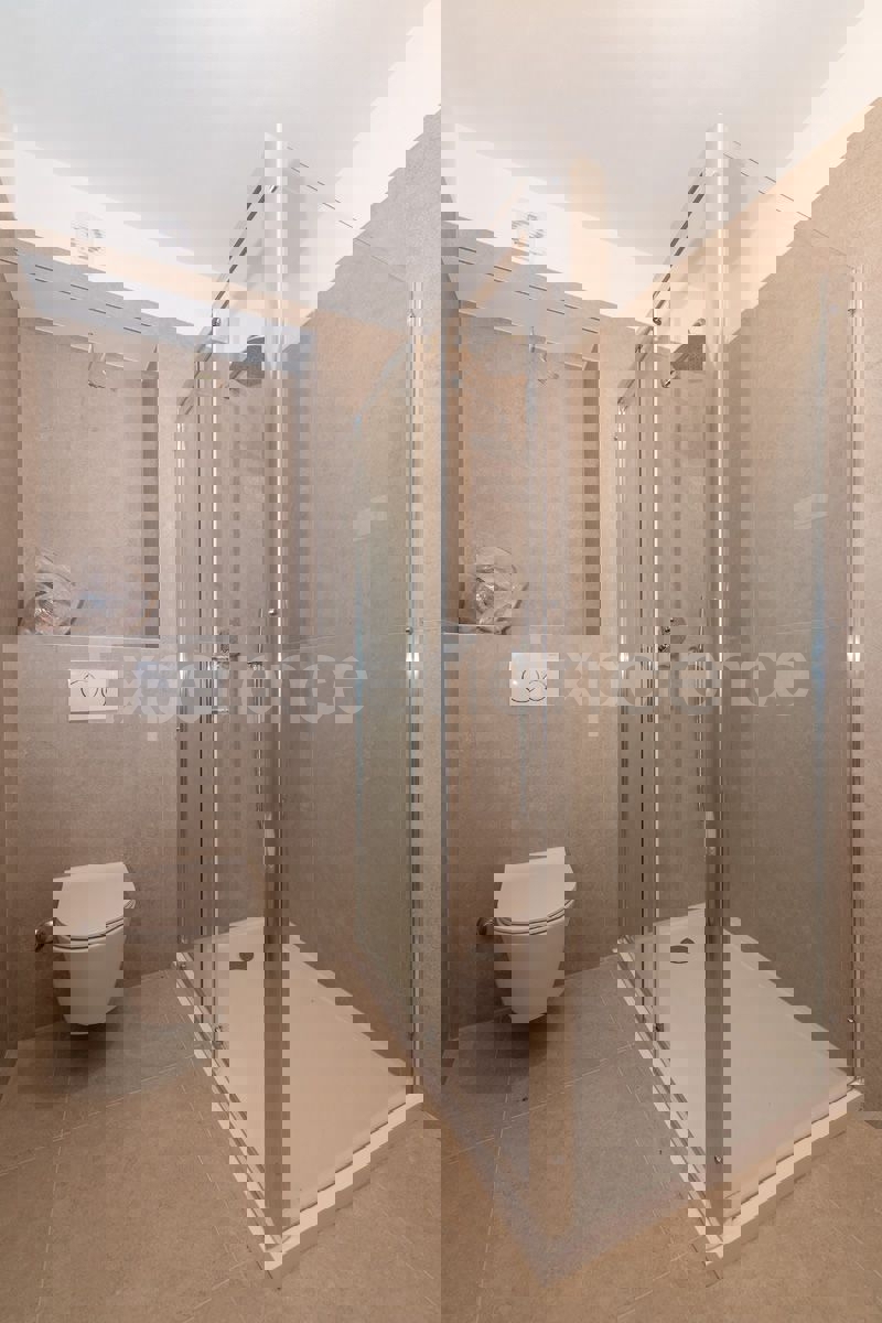 Vabriga - appartamento in un nuovo edificio, 1. piano, ASCENSORE!