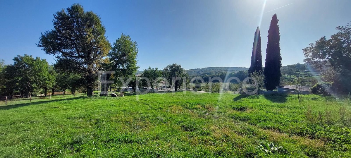 Vicino a Montona - in un ambiente idilliaco, terreno edificabile!