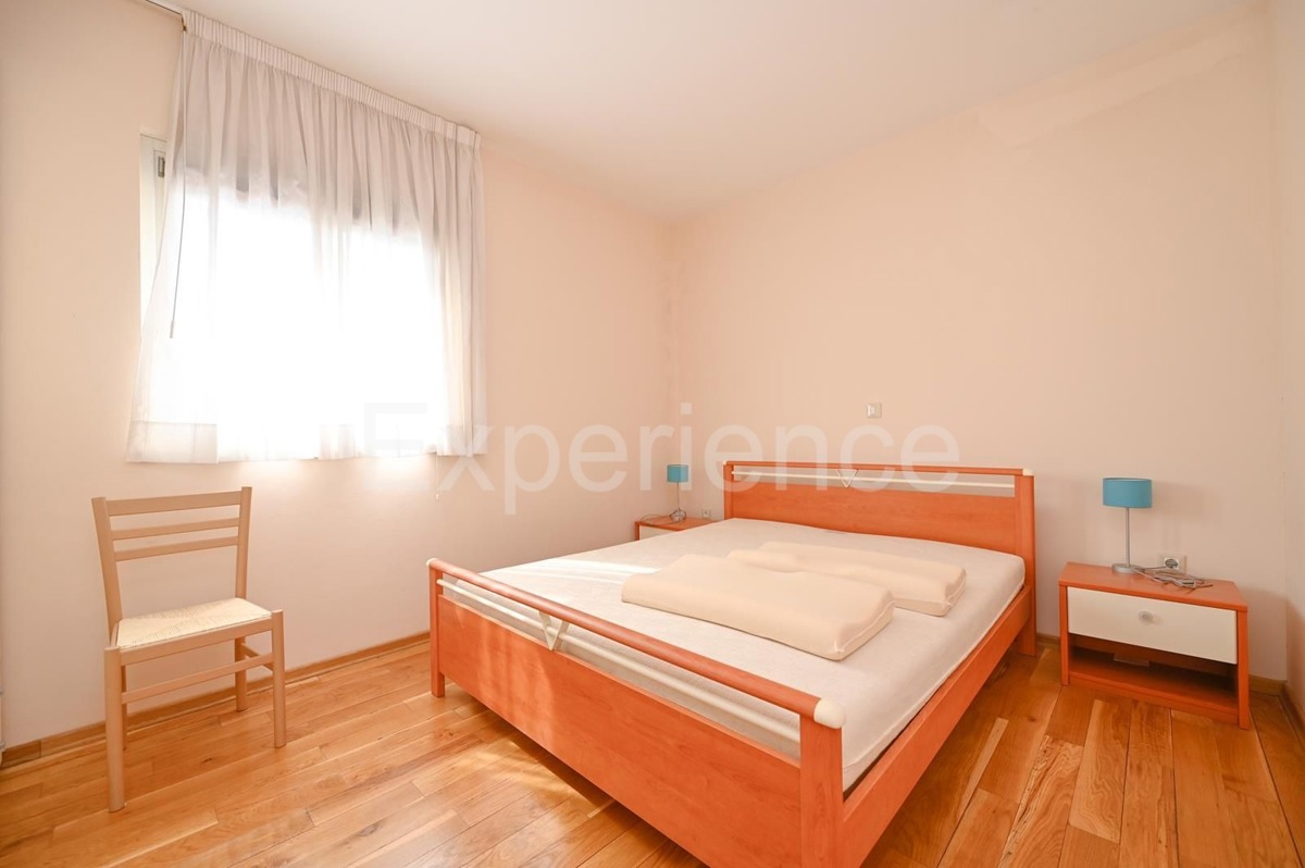 Appartamento trilocale con terrazza, piscina e campo da tennis – Vicino a Parenzo