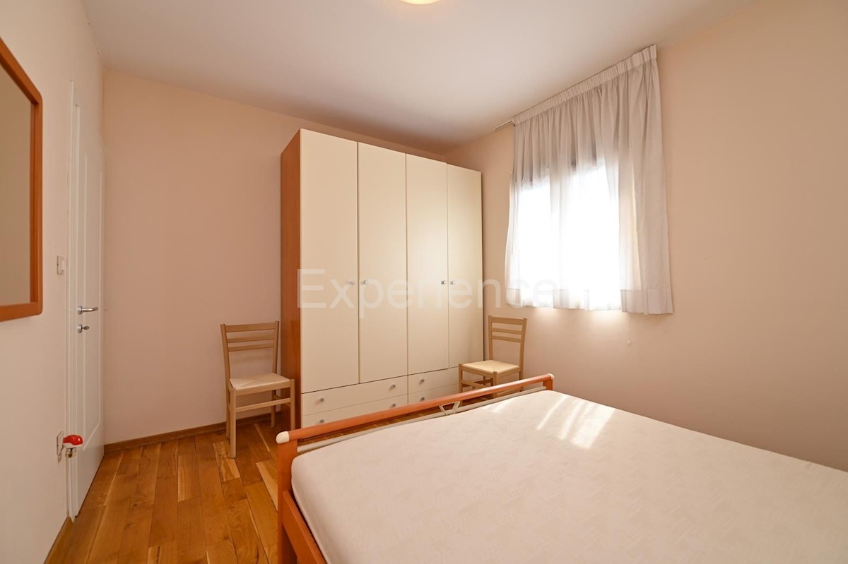 Appartamento trilocale con terrazza, piscina e campo da tennis – Vicino a Parenzo