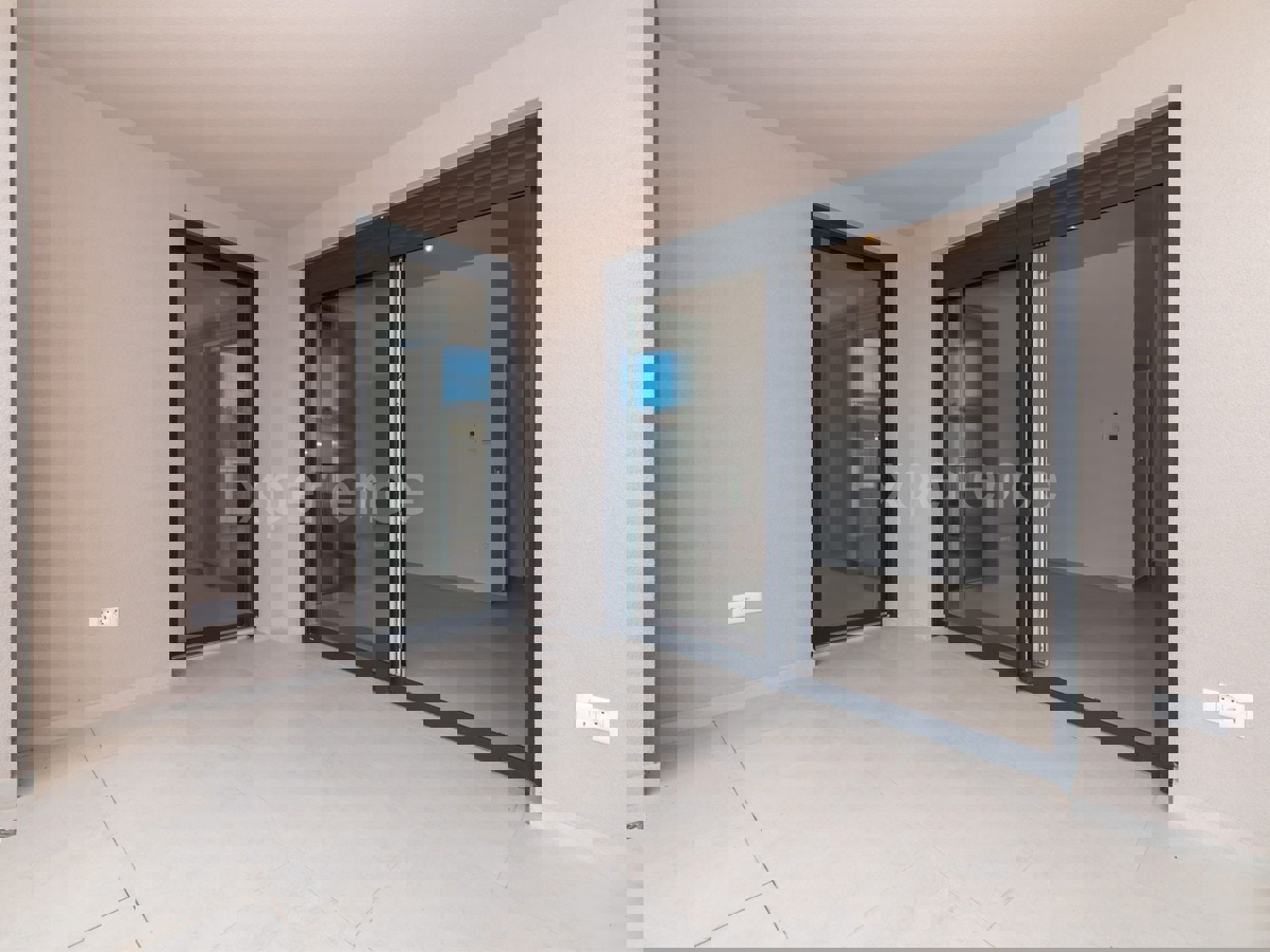 Tar - 2 km od morja, stanovanje v novogradnji, 1. nadstropje, 2 parkirni mesti