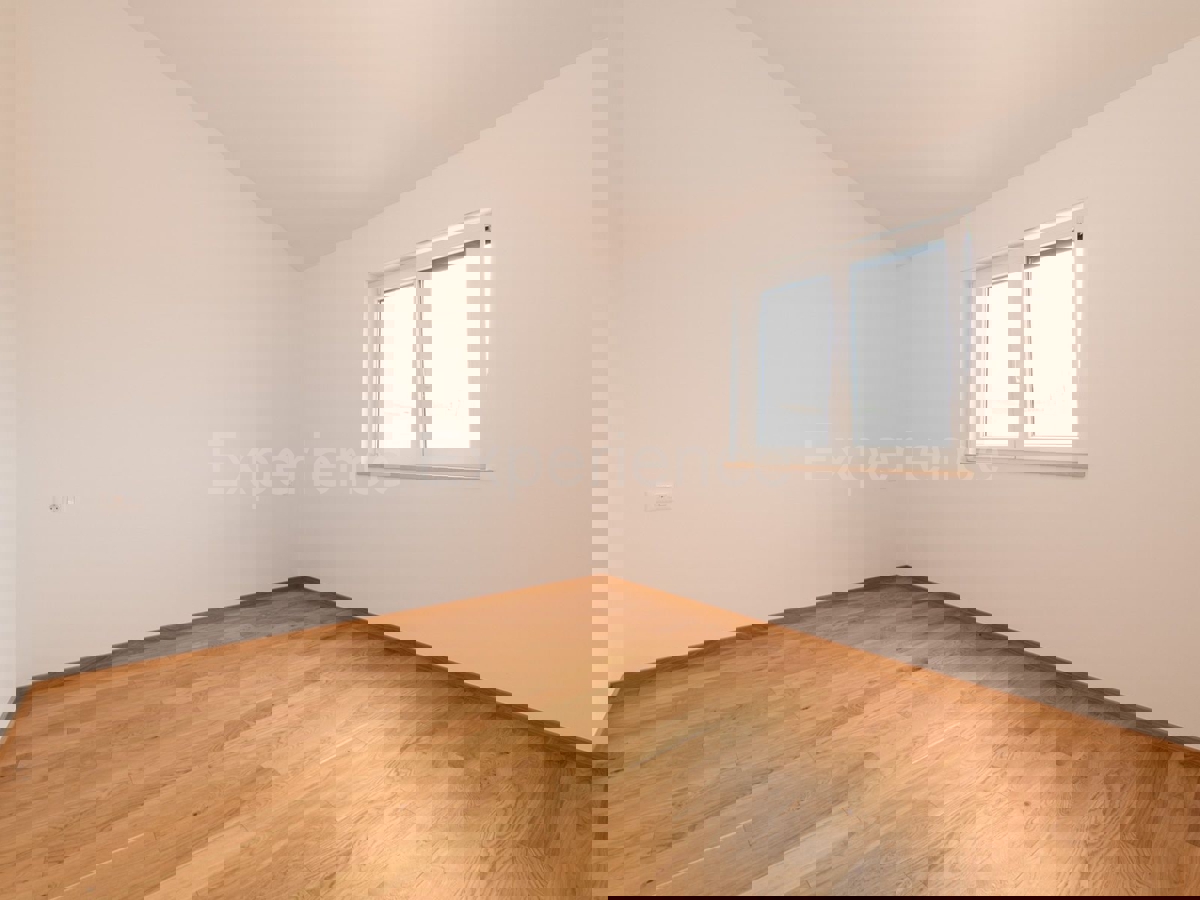 Tar - 2 km od morja, stanovanje v novogradnji, 1. nadstropje, 2 parkirni mesti