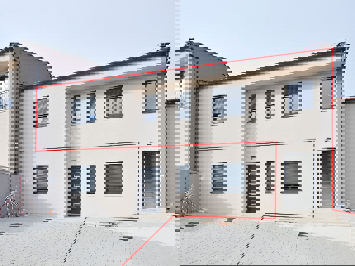 Tar - 2 km od morja, stanovanje v novogradnji, 1. nadstropje, 2 parkirni mesti
