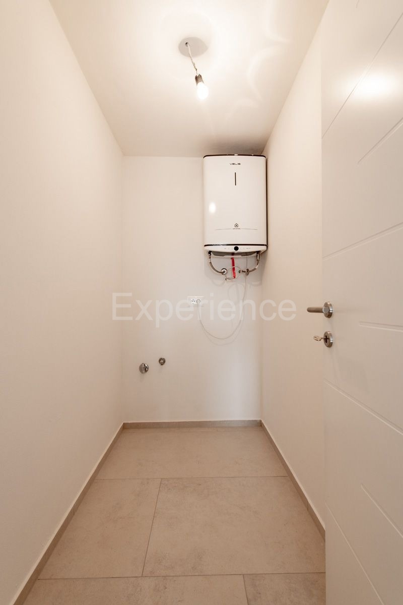 Tar - 2 km od morja, stanovanje v novogradnji, 1. nadstropje, 2 parkirni mesti