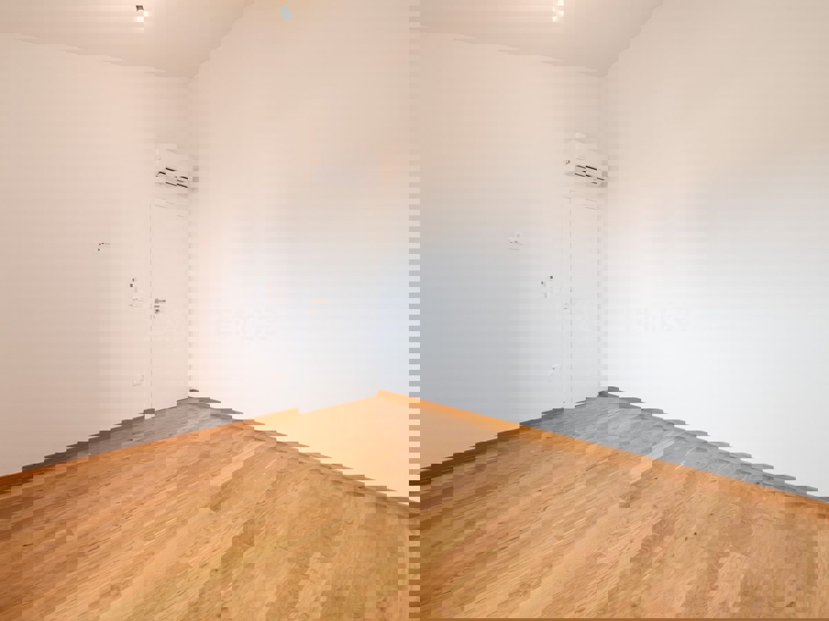 Tar - 2 km od morja, stanovanje v novogradnji, 1. nadstropje, 2 parkirni mesti