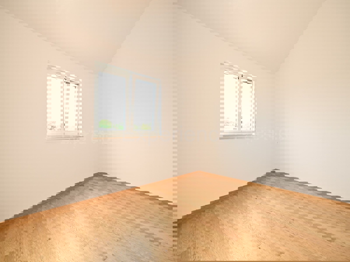 Tar - 2 km od morja, stanovanje v novogradnji, 1. nadstropje, 2 parkirni mesti