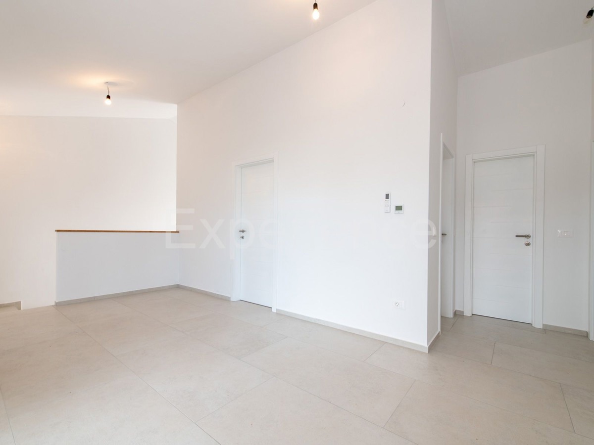 Tar - 2 km od morja, stanovanje v novogradnji, 1. nadstropje, 2 parkirni mesti