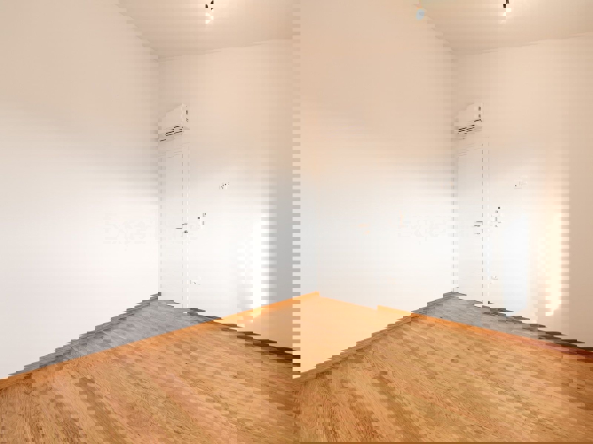 Tar - 2 km od morja, stanovanje v novogradnji, 1. nadstropje, 2 parkirni mesti