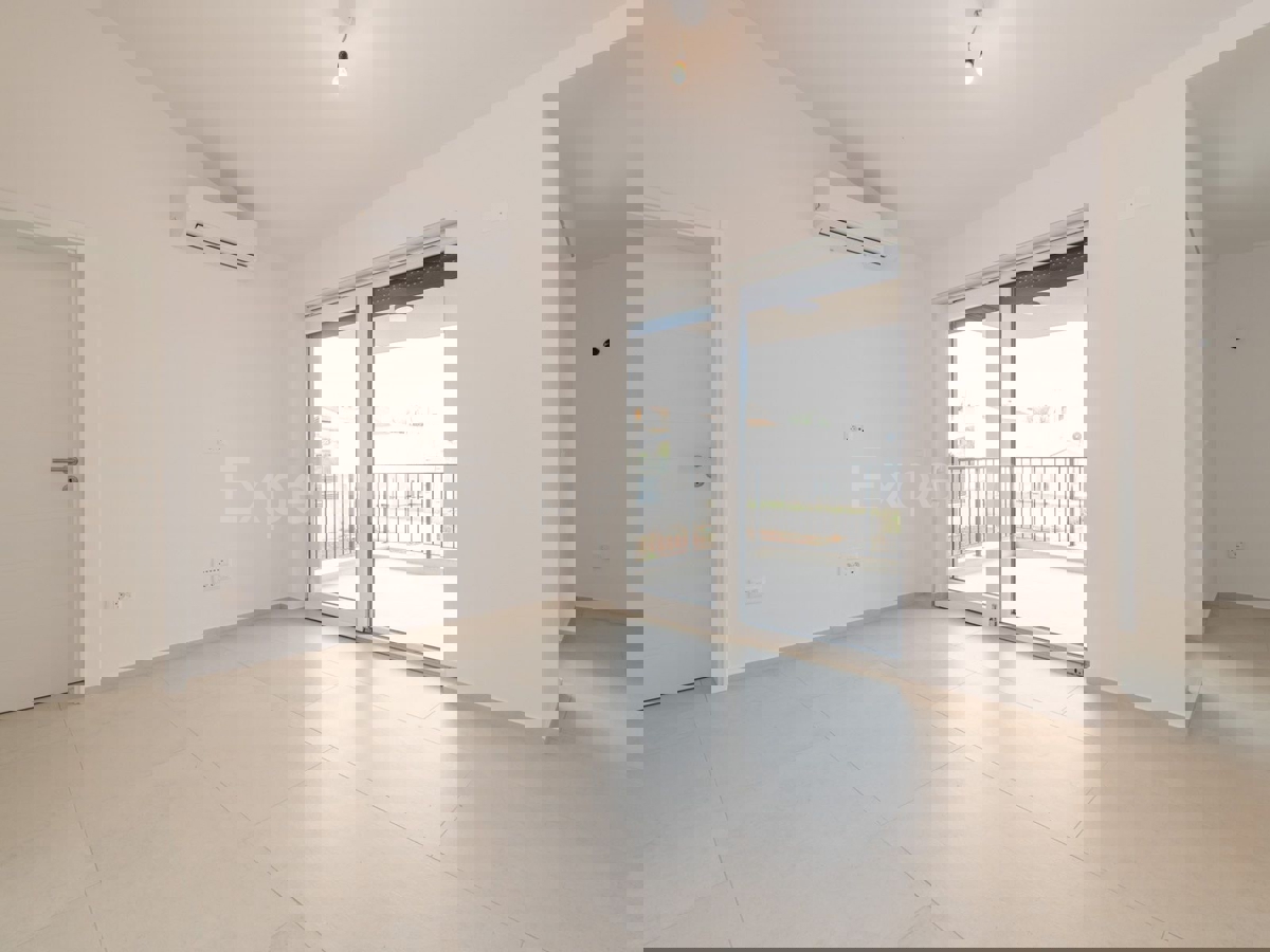 Tar - 2 km od morja, stanovanje v novogradnji, 1. nadstropje, 2 parkirni mesti