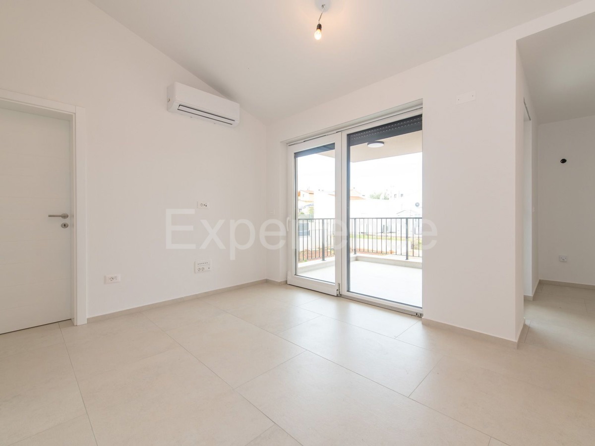 Tar - 2 km od morja, stanovanje v novogradnji, 1. nadstropje, 2 parkirni mesti