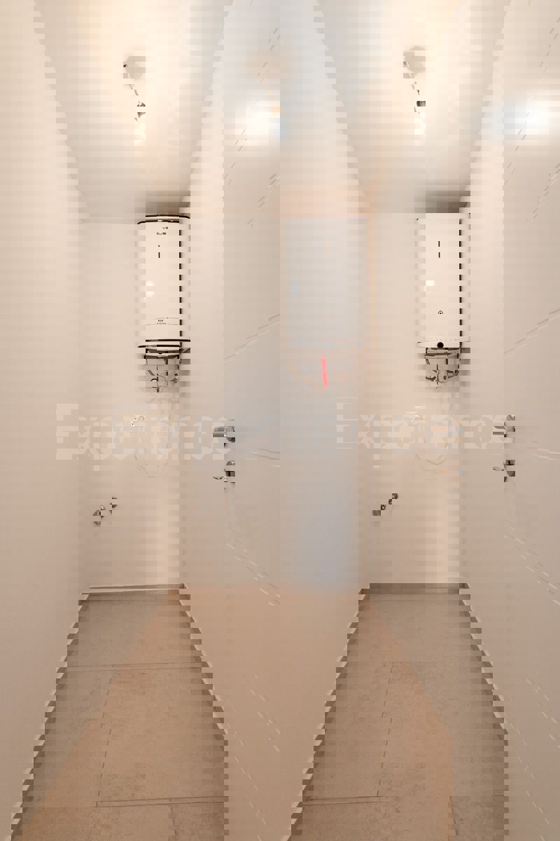 Tar - 2 km od morja, stanovanje v novogradnji, 1. nadstropje, 2 parkirni mesti