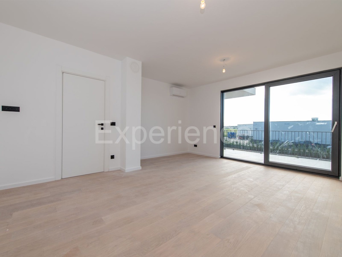 ISTRIA, Umago - appartamento con spazioso balcone (11,07 m²), 1. piano, ASCENSORE