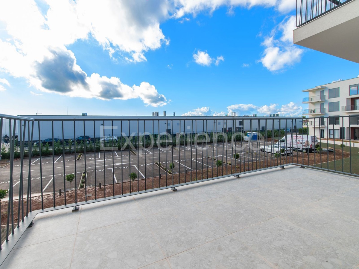 ISTRIA, Umago - appartamento con spazioso balcone (11,07 m²), 1. piano, ASCENSORE