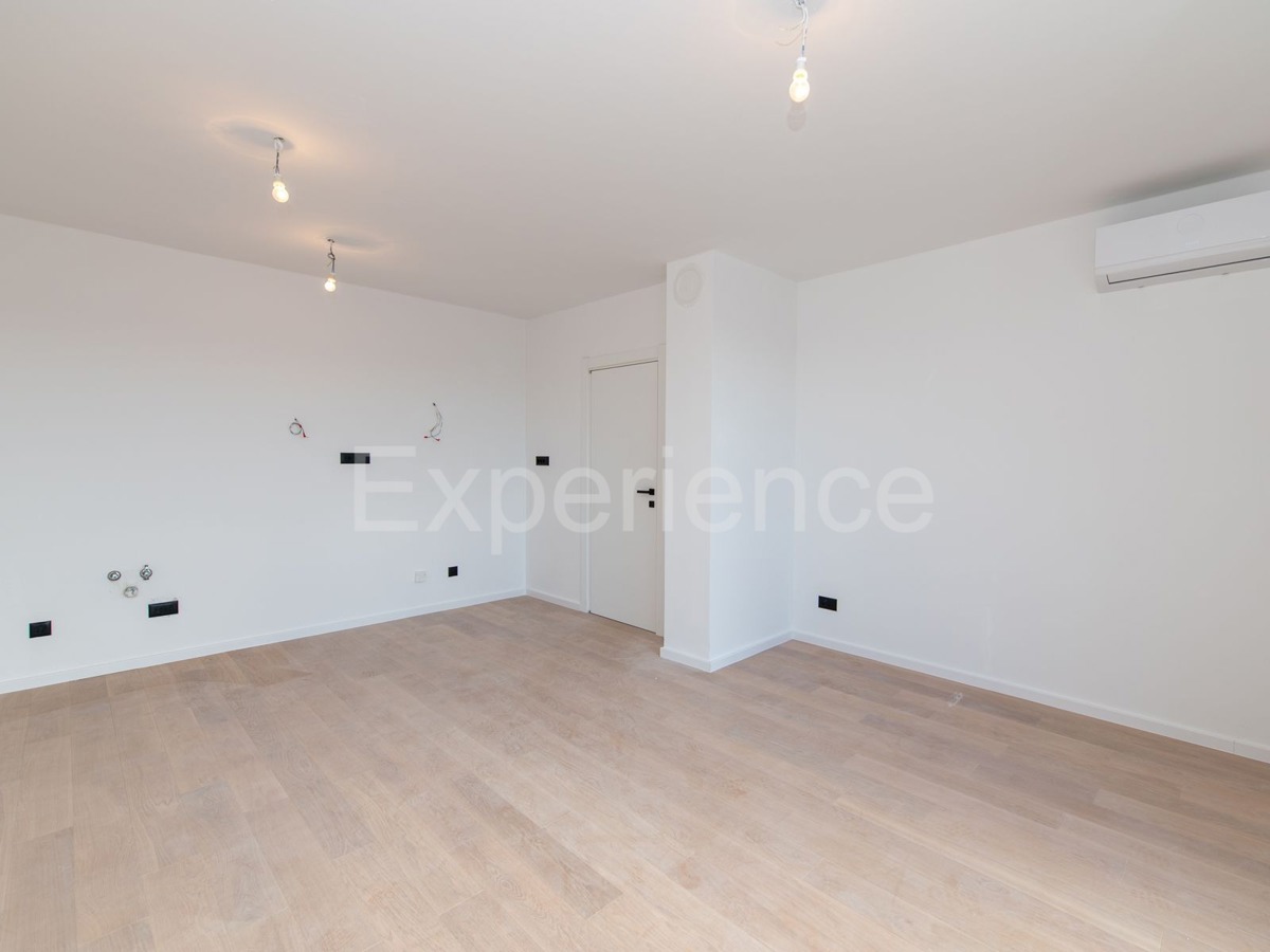 ISTRIA, Umago - appartamento con spazioso balcone (11,07 m²), 1. piano, ASCENSORE