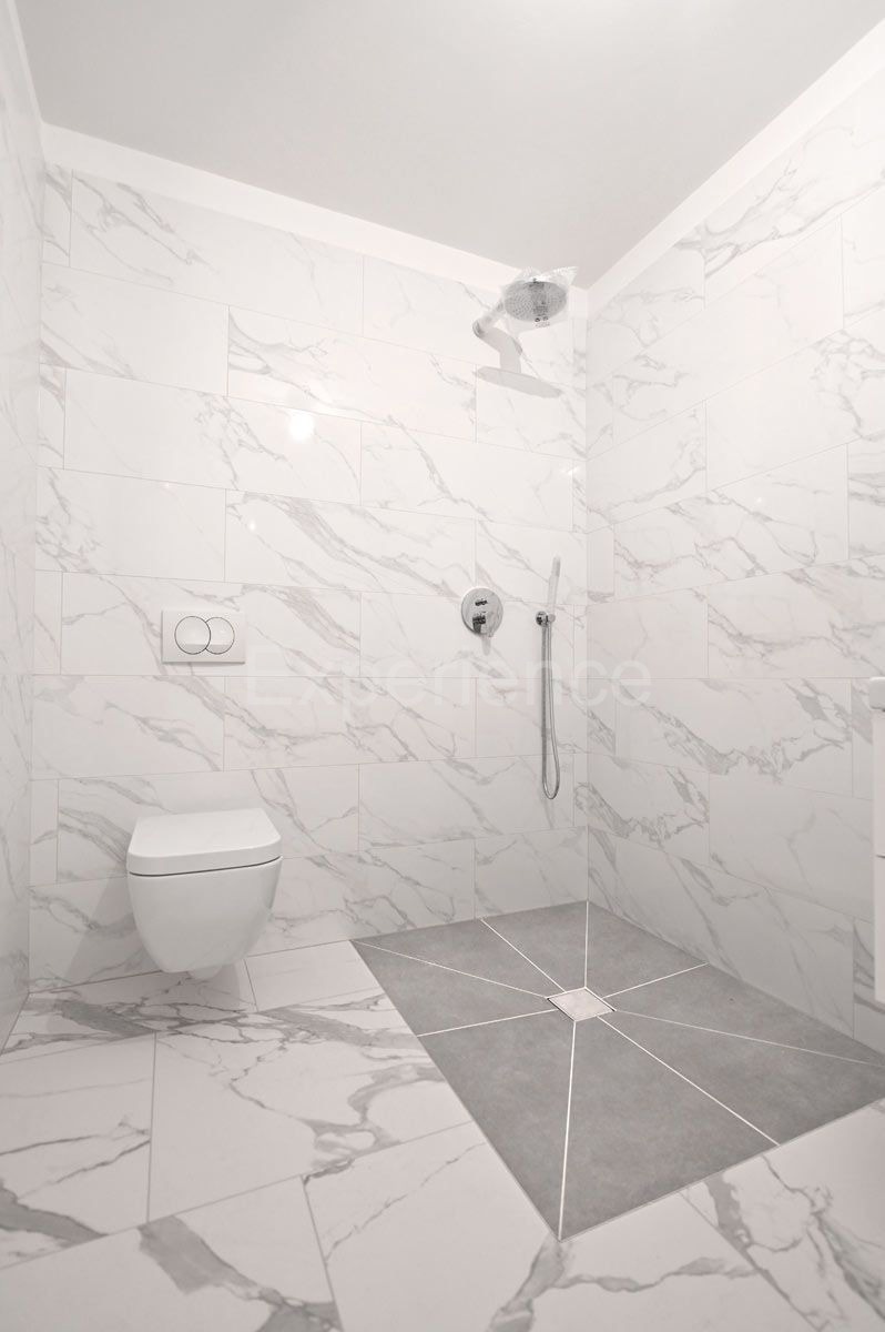 ISTRIA, zona Parenzo – appartamento in un nuovo edificio (65 m²), 1. piano