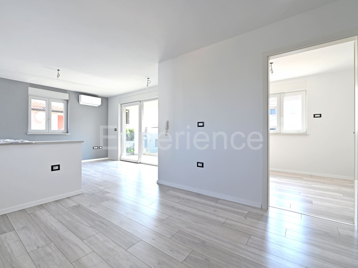 ISTRIA, zona Parenzo – appartamento in un nuovo edificio (65 m²), 1. piano