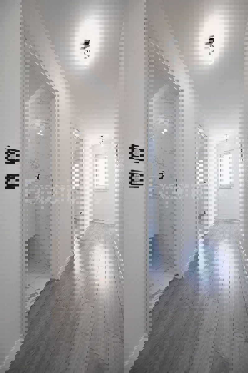 ISTRIA, zona Parenzo – appartamento in un nuovo edificio (65 m²), 1. piano