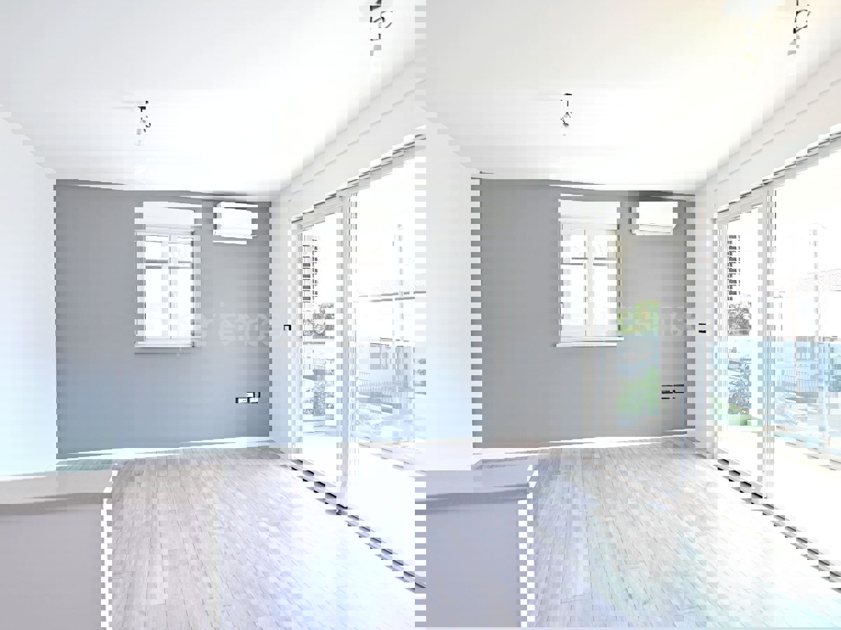 ISTRIA, zona Parenzo – appartamento in un nuovo edificio (65 m²), 1. piano