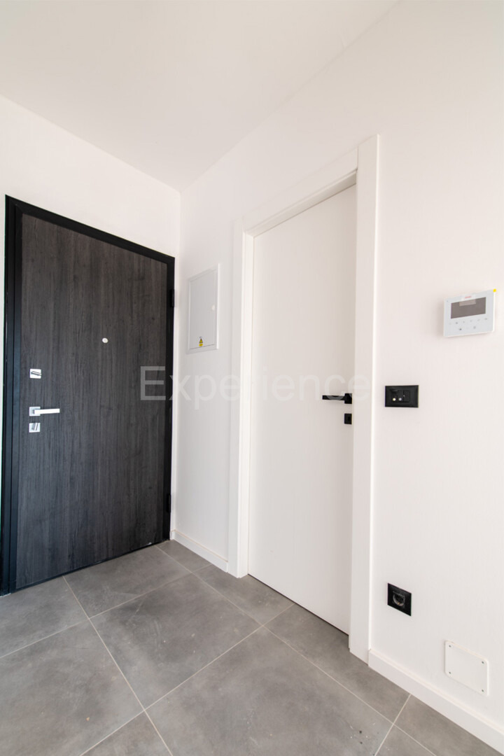 ISTRIA, Umago - appartamento con spazioso balcone (11,67 m²), 1. piano, ASCENSORE!