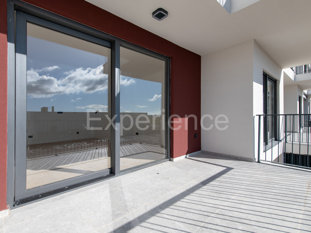 ISTRIA, Umago - appartamento con spazioso balcone (11,67 m²), 1. piano, ASCENSORE!