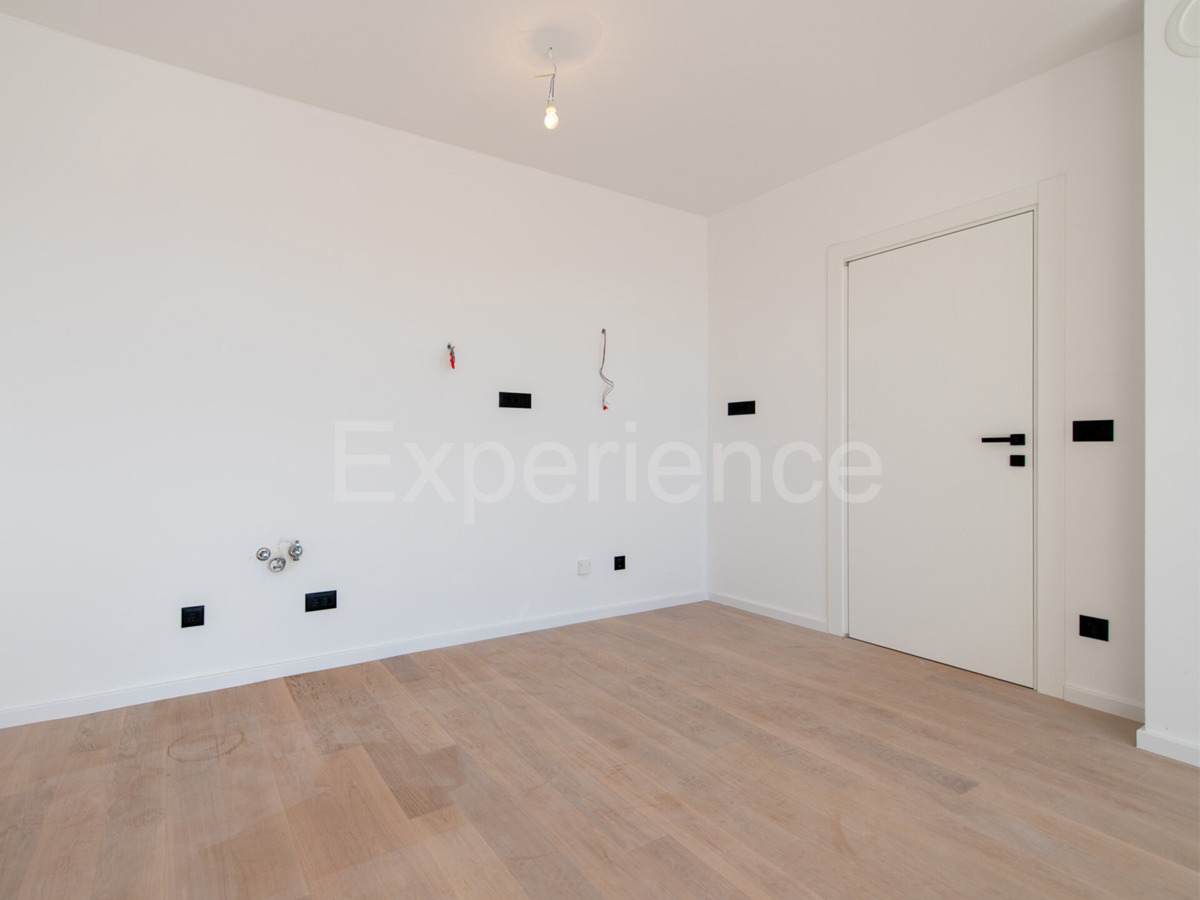 ISTRIA, Umago - appartamento con spazioso balcone (11,67 m²), 1. piano, ASCENSORE!