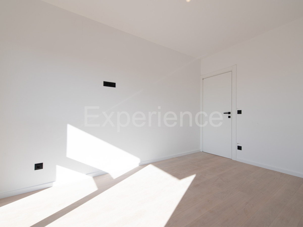 ISTRIA, Umago - appartamento con spazioso balcone (11,67 m²), 1. piano, ASCENSORE!