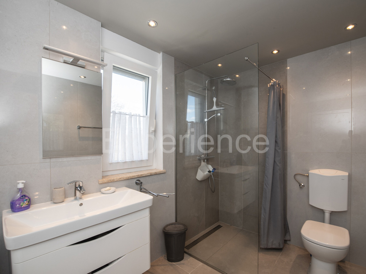 ISTRIA, vicino a Parenzo - ultima casa a schiera, NUOVA COSTRUZIONE, 4 camere da letto!