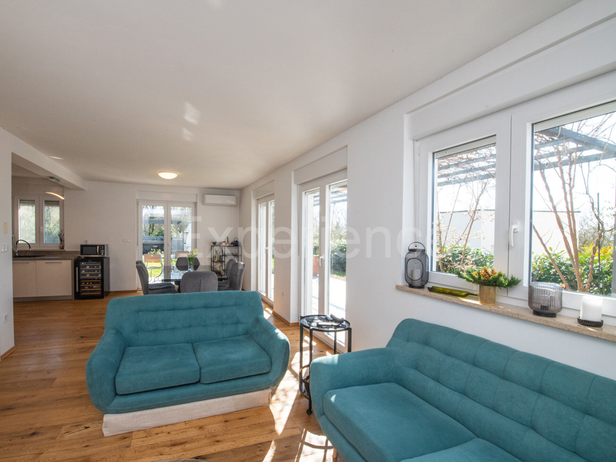 ISTRIA, vicino a Parenzo - ultima casa a schiera, NUOVA COSTRUZIONE, 4 camere da letto!