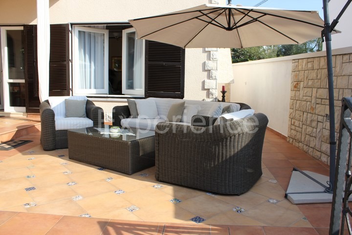 Umago, villa di lusso fronte mare, 8 camere, piscina, SPA