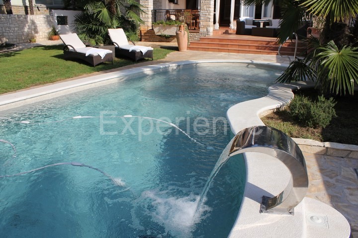 Umago, villa di lusso fronte mare, 8 camere, piscina, SPA