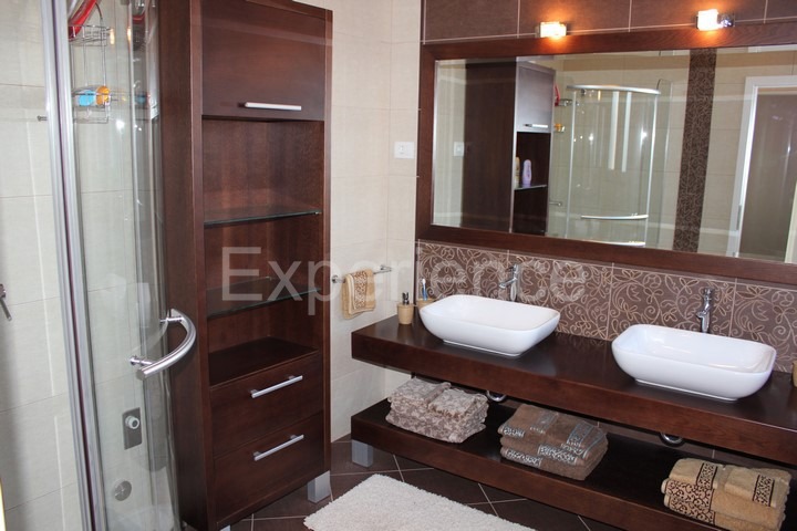 Umago, villa di lusso fronte mare, 8 camere, piscina, SPA