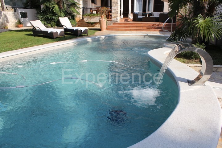 Umago, villa di lusso fronte mare, 8 camere, piscina, SPA