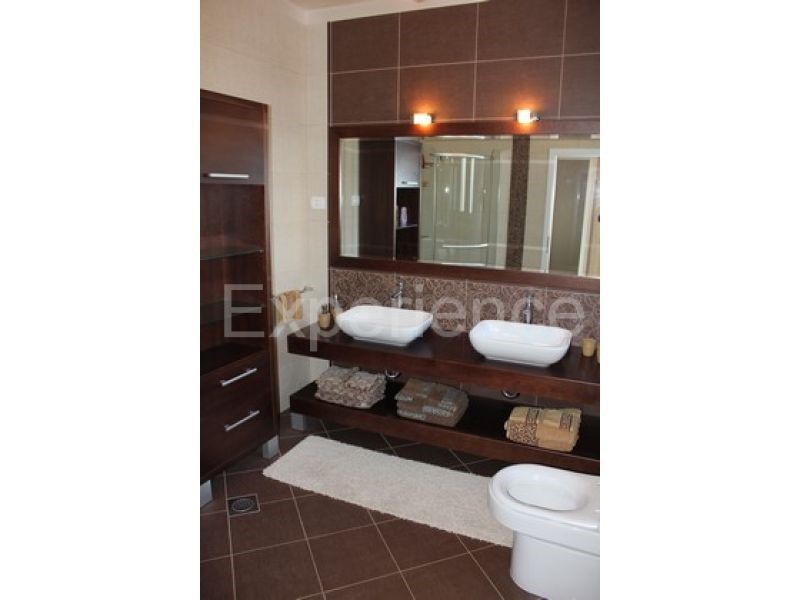 Umago, villa di lusso fronte mare, 8 camere, piscina, SPA