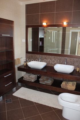 Umago, villa di lusso fronte mare, 8 camere, piscina, SPA